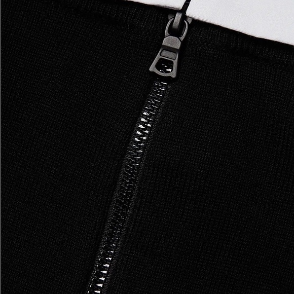 Alice + Olivia Black Puff Sleeve Top with White Collar - Picture 4 of 15